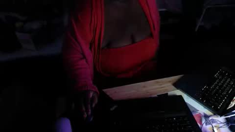 Snapshot of tierrahenri chatting on November 24, 11:54 am Tierra Henri online show from November 24, 11:54 am