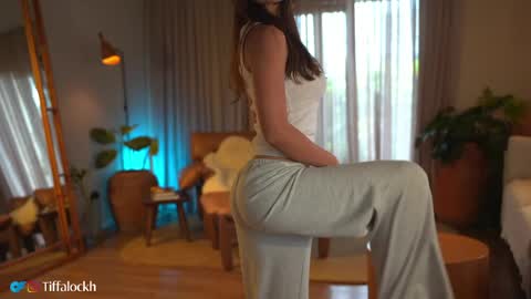 Snapshot of tifalock_ chatting on April 24, 7:38 pm Tifa online show from April 24, 7:38 pm