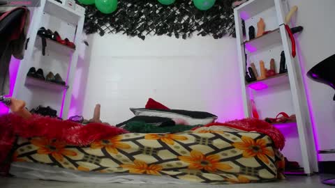 Tifanny Nails  online show from April 5, 2:03 pm