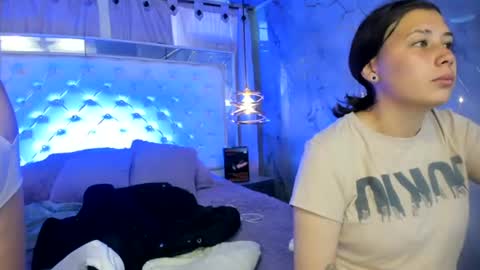 Snapshot of tifanny_val chatting on July 23, 12:36 pm Tifanny y Vale online show from July 23, 12:36 pm