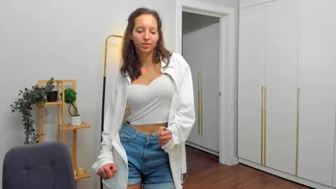 Snapshot of tifanykontos chatting on November 6, 11:04 pm Emily online show from November 6, 11:04 pm