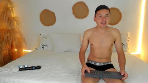 tifanyrossii online show from February 6, 12:48 am