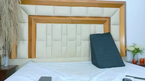 tiffannyvalentine online show from March 22, 1:58 pm