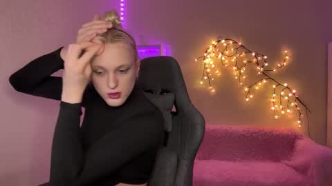 Snapshot of tiffany2005 chatting on November 25, 9:31 am Amira online show from November 25, 9:31 am