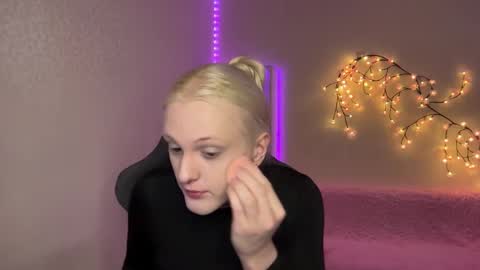 Snapshot of tiffany2005 chatting on November 26, 9:54 am Amira online show from November 26, 9:54 am