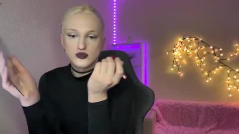 Snapshot of tiffany2005 chatting on November 28, 8:39 am Amira online show from November 28, 8:39 am