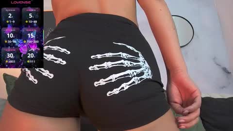 tiffany_low online show from October 27, 3:27 pm