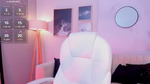 tiffany_low online show from December 1, 1:16 pm