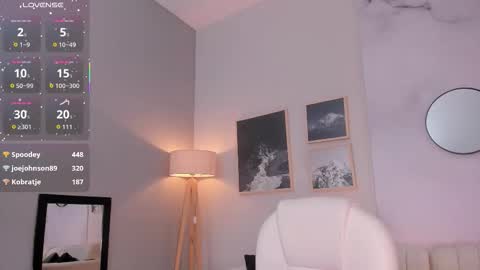 tiffany_low online show from December 20, 12:56 pm