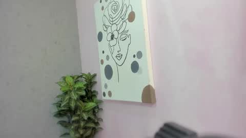 tiffany_mendez online show from November 19, 12:05 pm