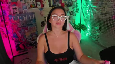 Snapshot of tiffany_robinson chatting on February 11, 12:32 pm tiffany_robinson online show from February 11, 12:32 pm