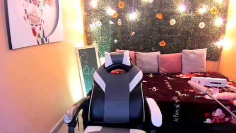 tiffany_sander online show from February 6, 6:29 am