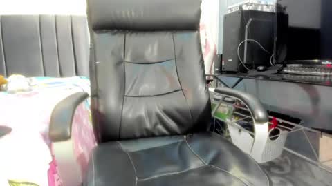 tiffany theressa online show from January 2, 8:57 pm