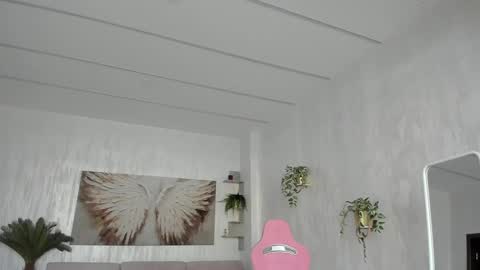 Tiffany Houston online show from January 13, 7:24 am