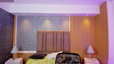 tiffanyhoustton online show from March 27, 11:43 am