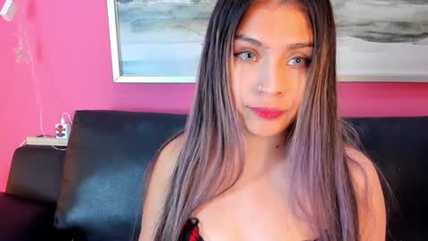 Stefany Suarez online show from January 7, 4:27 pm
