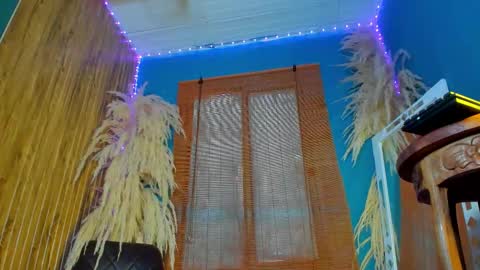 tiffanyy_deluxe online show from October 28, 1:36 pm