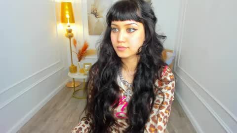 tiffanyyoun online show from April 3, 12:14 pm