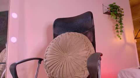 Snapshot of tiffvalentinee_ chatting on October 11, 7:56 pm Tiffany online show from October 11, 7:56 pm