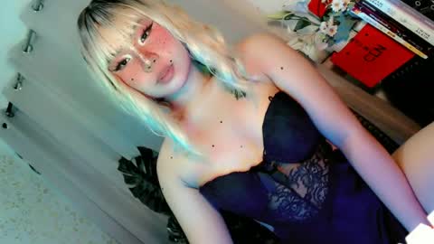 Snapshot of tight_elliana chatting on June 28, 10:27 pm tight_elliana online show from June 28, 10:27 pm