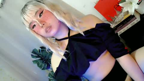 Snapshot of tight_elliana chatting on July 3, 2:18 am tight_elliana online show from July 3, 2:18 am