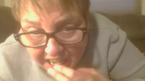 Snapshot of tight_kitty55 chatting on November 17, 8:14 pm tight Kitty55 online show from November 17, 8:14 pm