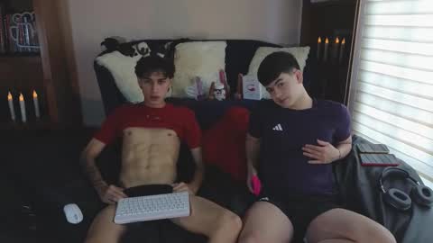 Snapshot of tightncuteass chatting on December 5, 3:09 pm Camilo online show from December 5, 3:09 pm