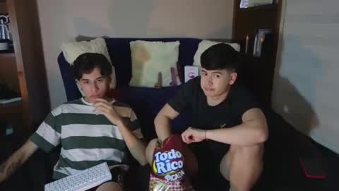 Snapshot of tightncuteass chatting on December 19, 2:51 am Camilo online show from December 19, 2:51 am