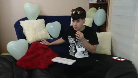 Snapshot of tightncuteass chatting on February 10, 12:59 am Camilo online show from February 10, 12:59 am