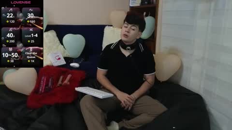 Snapshot of tightncuteass chatting on February 15, 12:29 am Camilo online show from February 15, 12:29 am