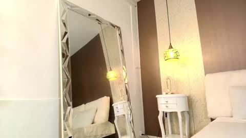 T I F F A N Y online show from October 16, 10:33 pm