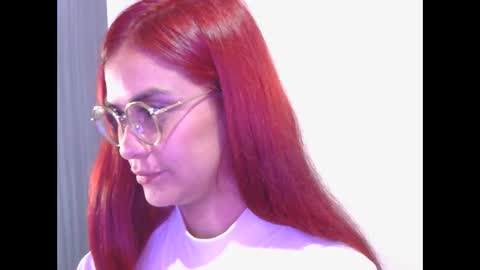 Snapshot of tiiny_emiily chatting on April 26, 12:52 am TIINY Special show when it reaches 10000 flowers online show from April 26, 12:52 am