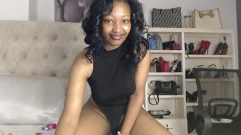 Snapshot of tilly_ebony chatting on June 14, 11:23 am Tilly online show from June 14, 11:23 am