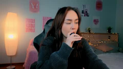 Mia online show from February 2, 7:34 pm