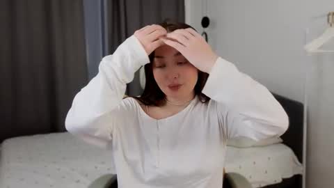 Mia online show from March 3, 2:23 pm