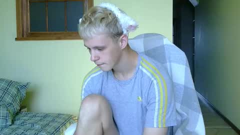 Snapshot of timkinky chatting on October 31, 6:25 am Tim WhiteS online show from October 31, 6:25 am