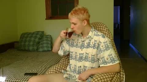 Snapshot of timkinky chatting on November 25, 10:26 am Tim WhiteS online show from November 25, 10:26 am