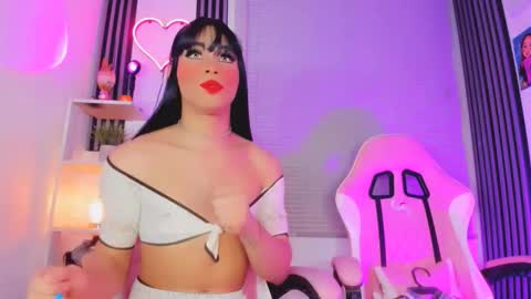 Hallie And Annie online show from February 13, 11:56 pm