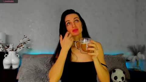 Snapshot of tina_mart chatting on February 14, 8:55 am Tina online show from February 14, 8:55 am