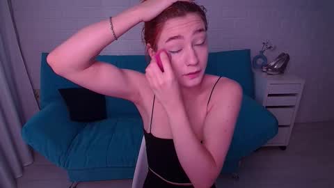 Snapshot of tinacruyze chatting on October 5, 7:07 am Tina online show from October 5, 7:07 am