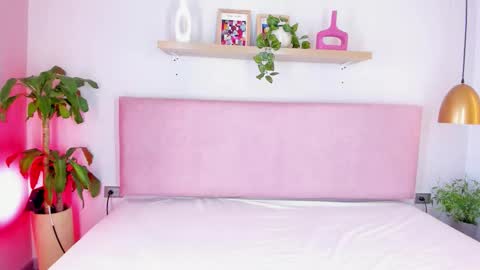 Snapshot of tinacurly chatting on October 31, 11:55 am Tina online show from October 31, 11:55 am