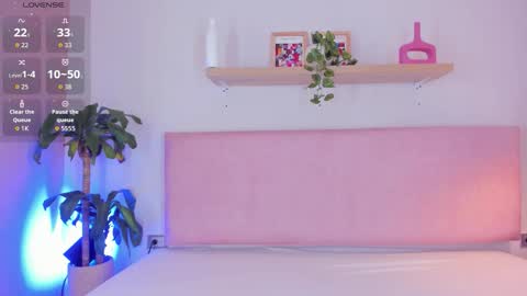 Snapshot of tinacurly chatting on November 10, 11:42 am Tina online show from November 10, 11:42 am