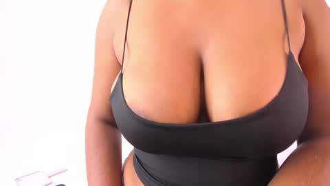 Snapshot of tinacurly chatting on November 16, 12:00 pm Tina online show from November 16, 12:00 pm