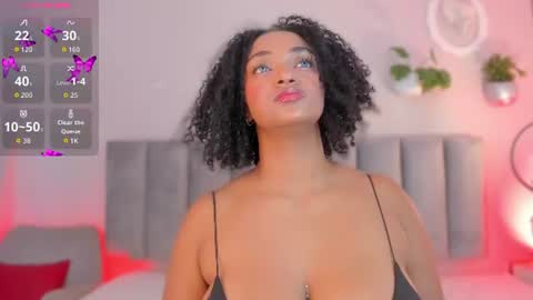 Snapshot of tinacurly chatting on June 24, 8:52 pm Tina online show from June 24, 8:52 pm
