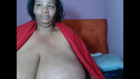 Snapshot of tinagiant chatting on June 9, 7:36 pm tinagiant online show from June 9, 7:36 pm