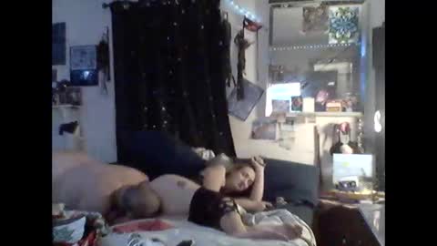 Snapshot of tinalover4u2 chatting on March 19, 7:23 am tinalover4u2 online show from March 19, 7:23 am