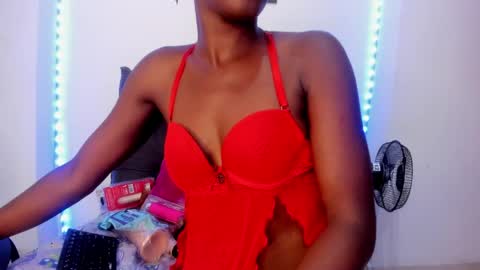 Snapshot of tinas_smith chatting on May 3, 1:39 pm tinas_smith online show from May 3, 1:39 pm