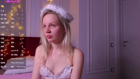 tinasiner online show from December 29, 1:49 pm