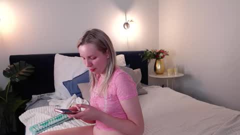 tinasiner online show from October 7, 3:42 pm