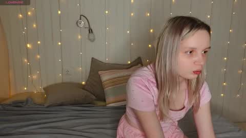 tinasiner online show from November 22, 4:39 pm